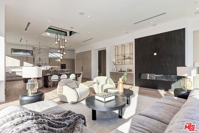 16879 Mooncrest Drive, Encino (los Angeles), CA 91436