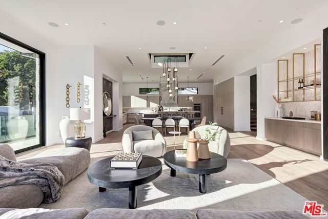 16879 Mooncrest Drive, Encino (los Angeles), CA 91436