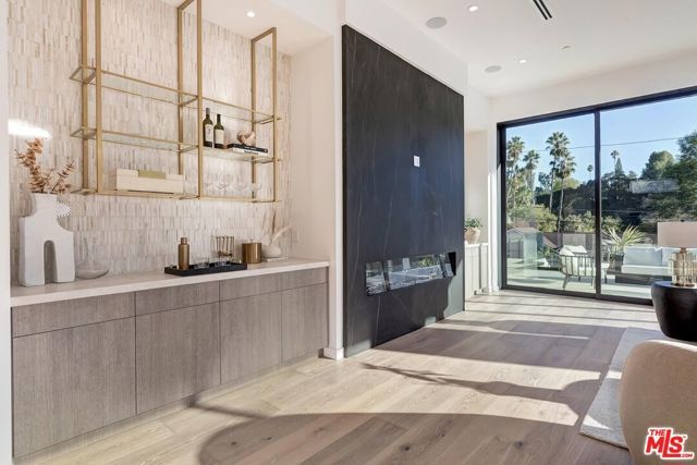 16879 Mooncrest Drive, Encino (los Angeles), CA 91436