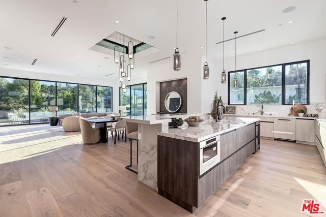 16879 Mooncrest Drive, Encino (los Angeles), CA 91436