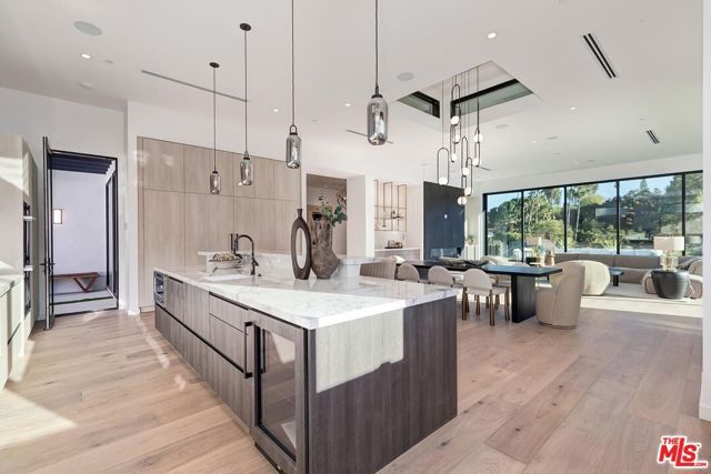 16879 Mooncrest Drive, Encino (los Angeles), CA 91436