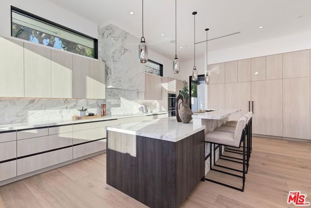 16879 Mooncrest Drive, Encino (los Angeles), CA 91436