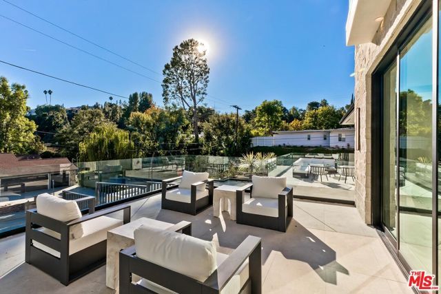 16879 Mooncrest Drive, Encino (los Angeles), CA 91436