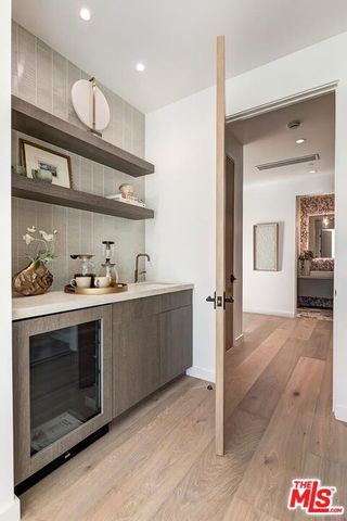 16879 Mooncrest Drive, Encino (los Angeles), CA 91436