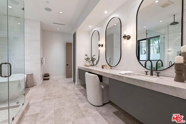 16879 Mooncrest Drive, Encino (los Angeles), CA 91436