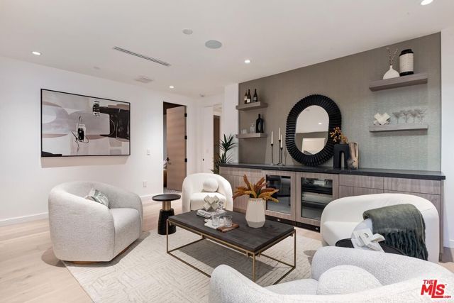 16879 Mooncrest Drive, Encino (los Angeles), CA 91436