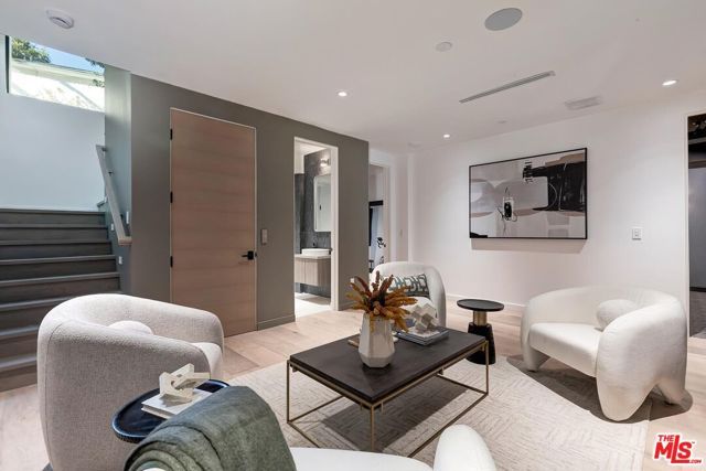 16879 Mooncrest Drive, Encino (los Angeles), CA 91436