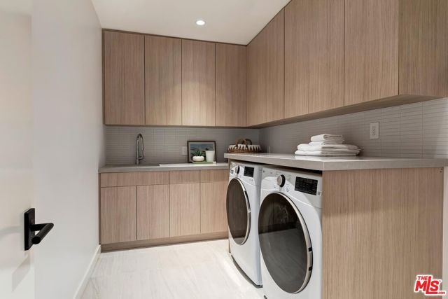 16879 Mooncrest Drive, Encino (los Angeles), CA 91436