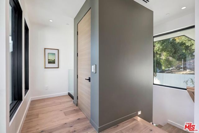 16879 Mooncrest Drive, Encino (los Angeles), CA 91436