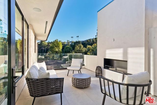 16879 Mooncrest Drive, Encino (los Angeles), CA 91436