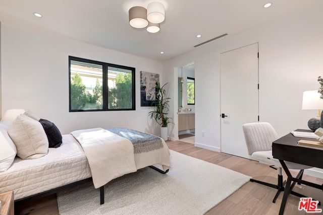 16879 Mooncrest Drive, Encino (los Angeles), CA 91436