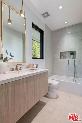 16879 Mooncrest Drive, Encino (los Angeles), CA 91436