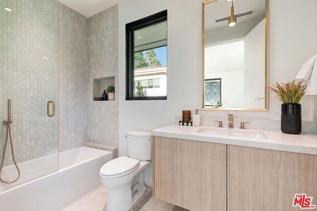 16879 Mooncrest Drive, Encino (los Angeles), CA 91436