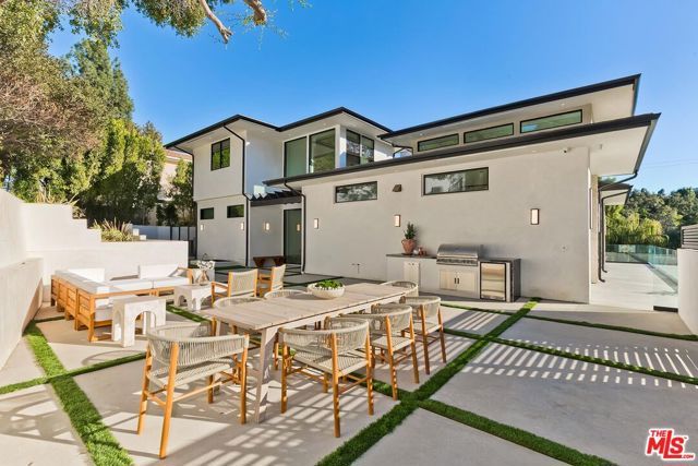 16879 Mooncrest Drive, Encino (los Angeles), CA 91436