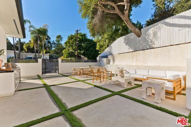 16879 Mooncrest Drive, Encino (los Angeles), CA 91436