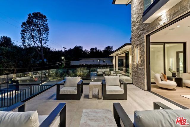 16879 Mooncrest Drive, Encino (los Angeles), CA 91436