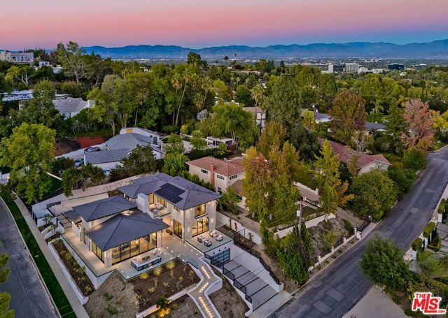 16879 Mooncrest Drive, Encino (los Angeles), CA 91436