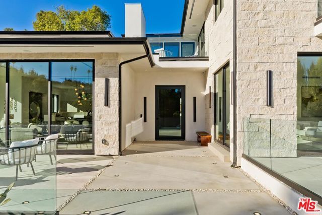 16879 Mooncrest Drive, Encino (los Angeles), CA 91436