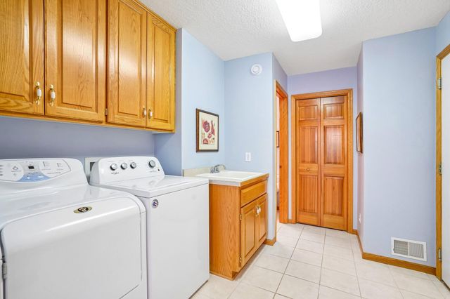 7247 Lake Ridge Drive, Savage, MN 55378
