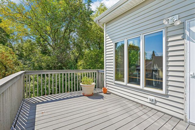7247 Lake Ridge Drive, Savage, MN 55378