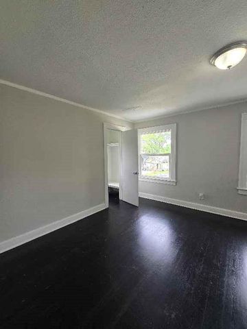 5611 Highland Avenue, Kansas City, MO 64110