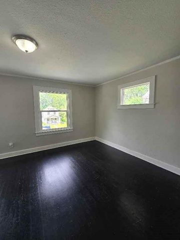 5611 Highland Avenue, Kansas City, MO 64110