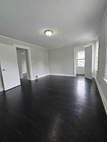 5611 Highland Avenue, Kansas City, MO 64110