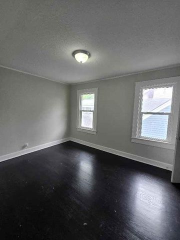 5611 Highland Avenue, Kansas City, MO 64110