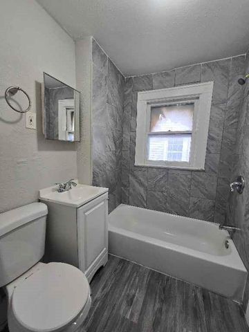 5611 Highland Avenue, Kansas City, MO 64110