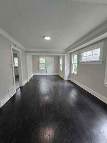 5611 Highland Avenue, Kansas City, MO 64110