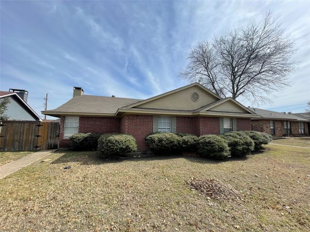 1722 Carrington Drive, Glenn Heights, TX 75154