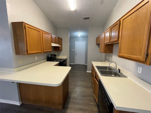 1722 Carrington Drive, Glenn Heights, TX 75154