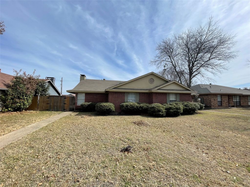 1722 Carrington Drive, Glenn Heights, TX 75154