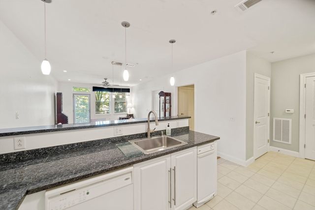 1-205 Harvest Drive 205, North Andover, MA 01845