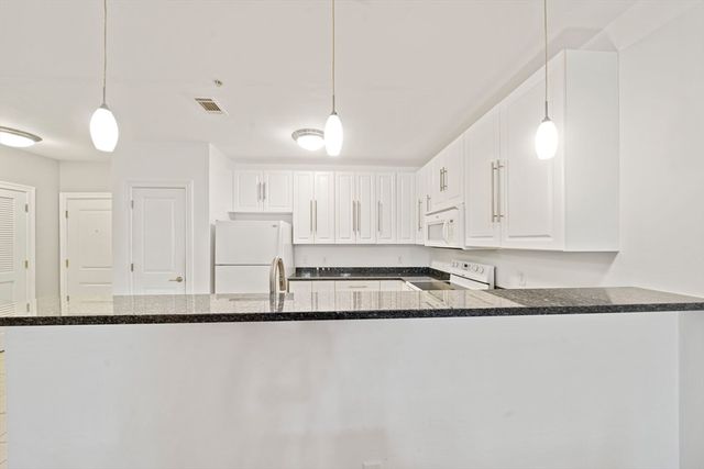 1-205 Harvest Drive 205, North Andover, MA 01845