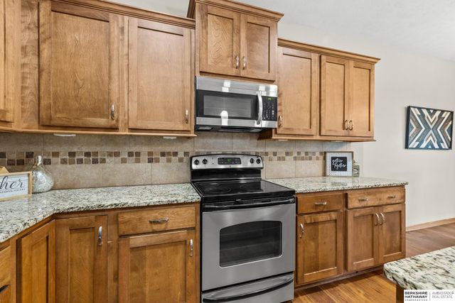 1402 N 180th Avenue, Elkhorn, NE 68022
