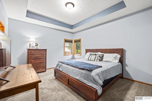 1402 N 180th Avenue, Elkhorn, NE 68022