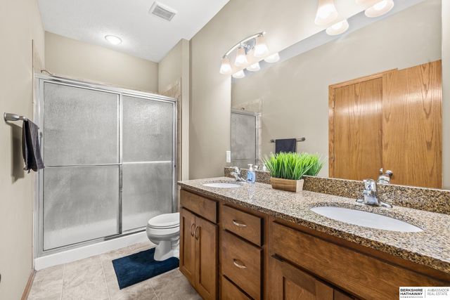 1402 N 180th Avenue, Elkhorn, NE 68022
