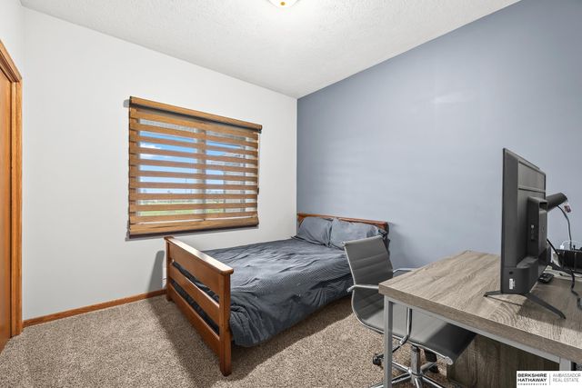 1402 N 180th Avenue, Elkhorn, NE 68022