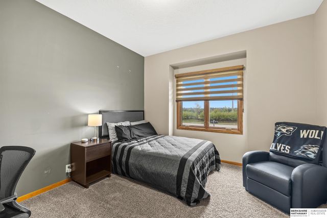 1402 N 180th Avenue, Elkhorn, NE 68022