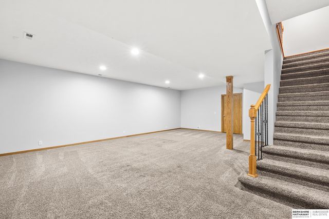 1402 N 180th Avenue, Elkhorn, NE 68022