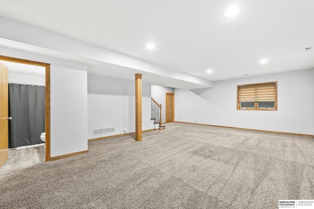 1402 N 180th Avenue, Elkhorn, NE 68022