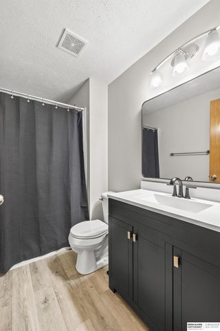 1402 N 180th Avenue, Elkhorn, NE 68022