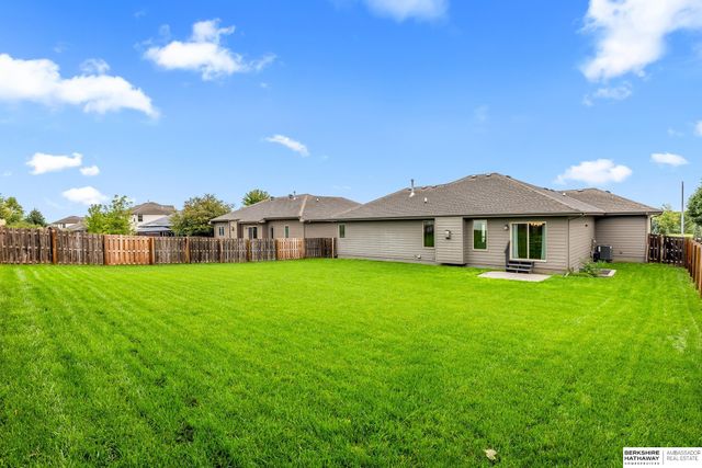 1402 N 180th Avenue, Elkhorn, NE 68022