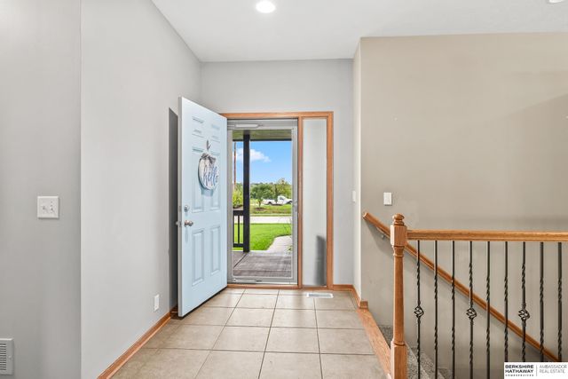 1402 N 180th Avenue, Elkhorn, NE 68022