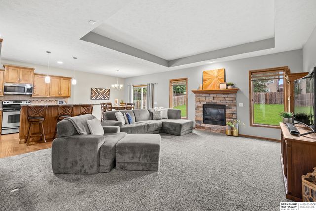 1402 N 180th Avenue, Elkhorn, NE 68022