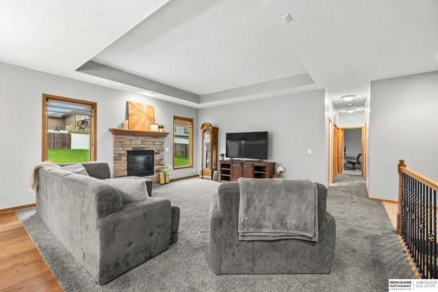1402 N 180th Avenue, Elkhorn, NE 68022