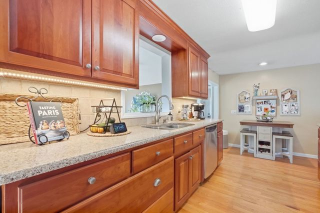 36 Decorie Dr, Wilbraham, MA 01095