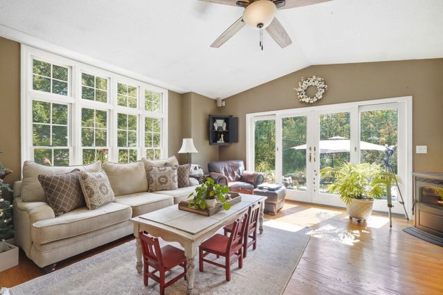 36 Decorie Dr, Wilbraham, MA 01095