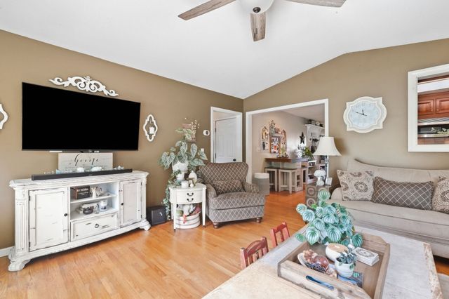 36 Decorie Dr, Wilbraham, MA 01095